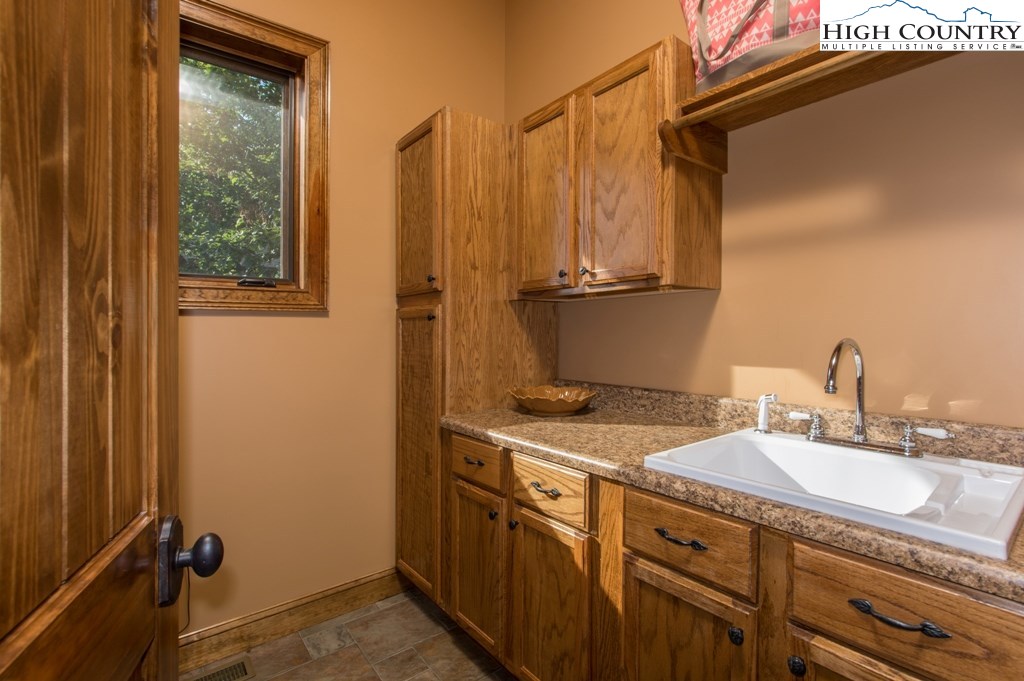 136 Hawthorne Road Beech Mountain, NC 28604 - Photo 16 of 32