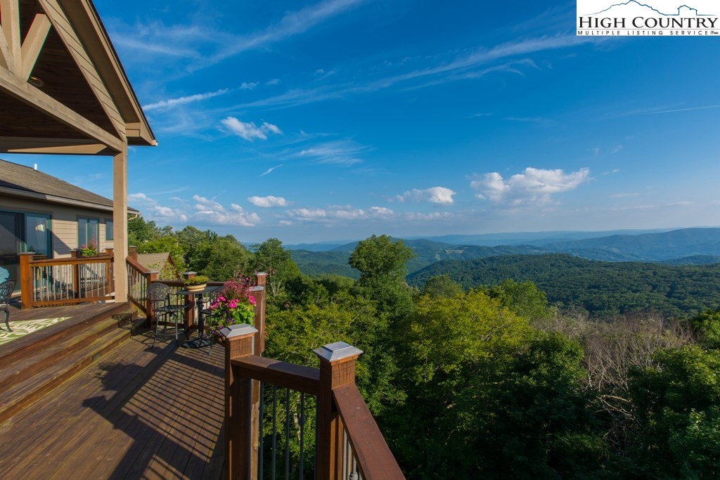 136 Hawthorne Road Beech Mountain, NC 28604 - Photo 2 of 32