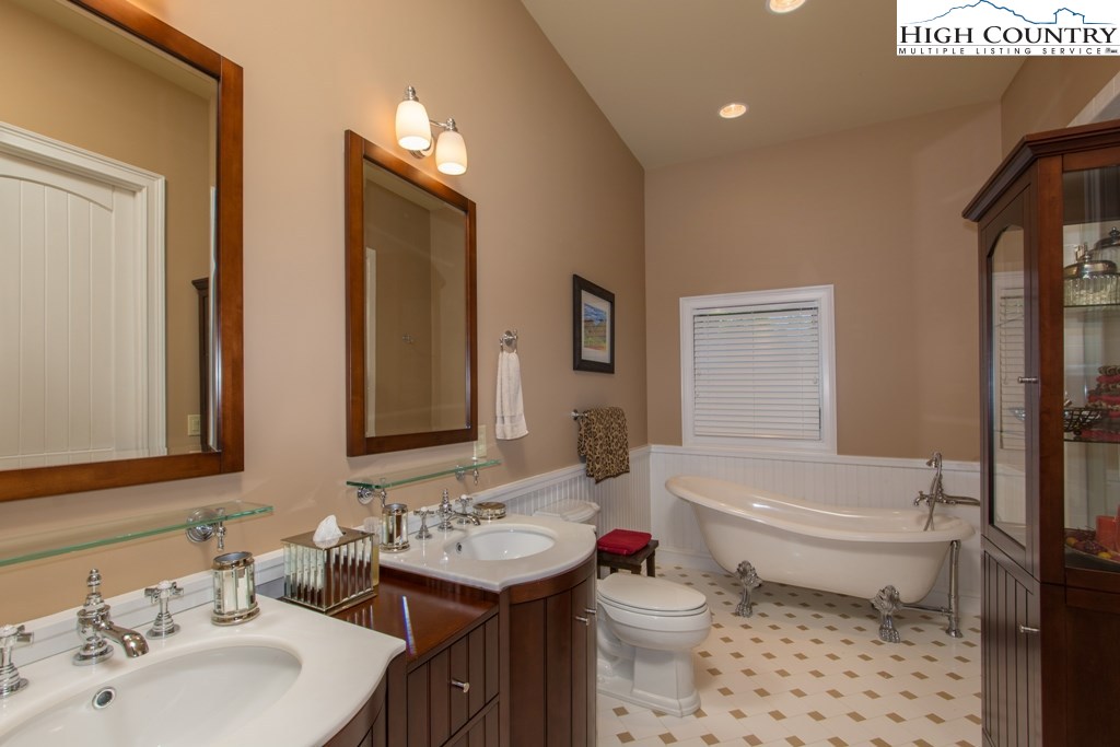 136 Hawthorne Road Beech Mountain, NC 28604 - Photo 26 of 32