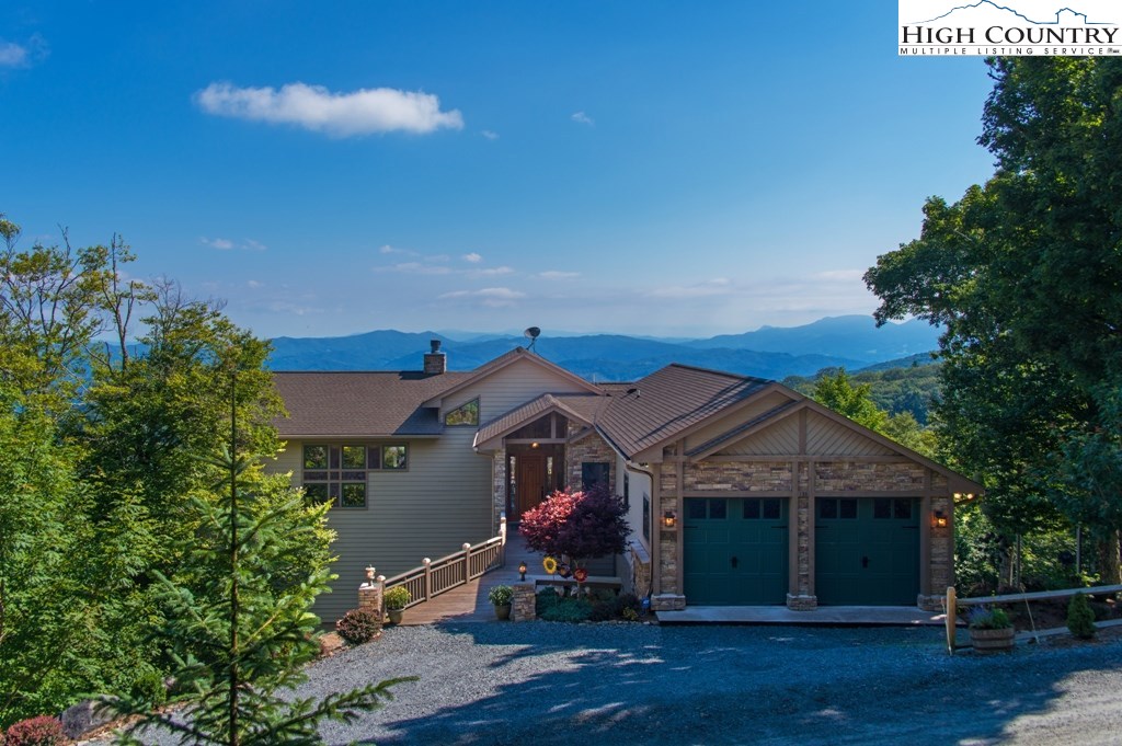 136 Hawthorne Road Beech Mountain, NC 28604 - Photo 3 of 32