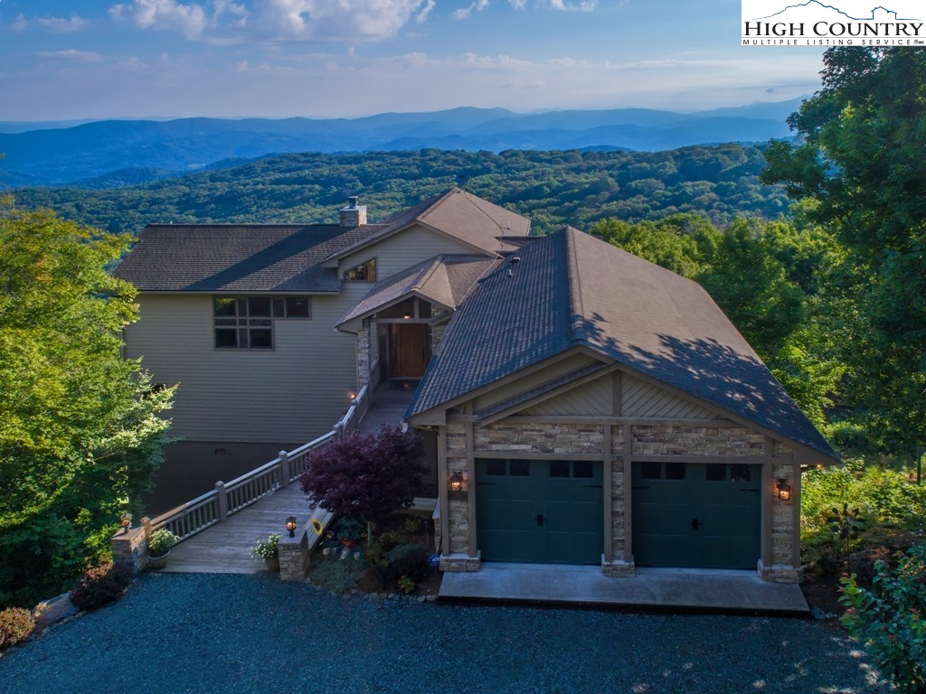136 Hawthorne Road Beech Mountain, NC 28604 - Photo 4 of 32