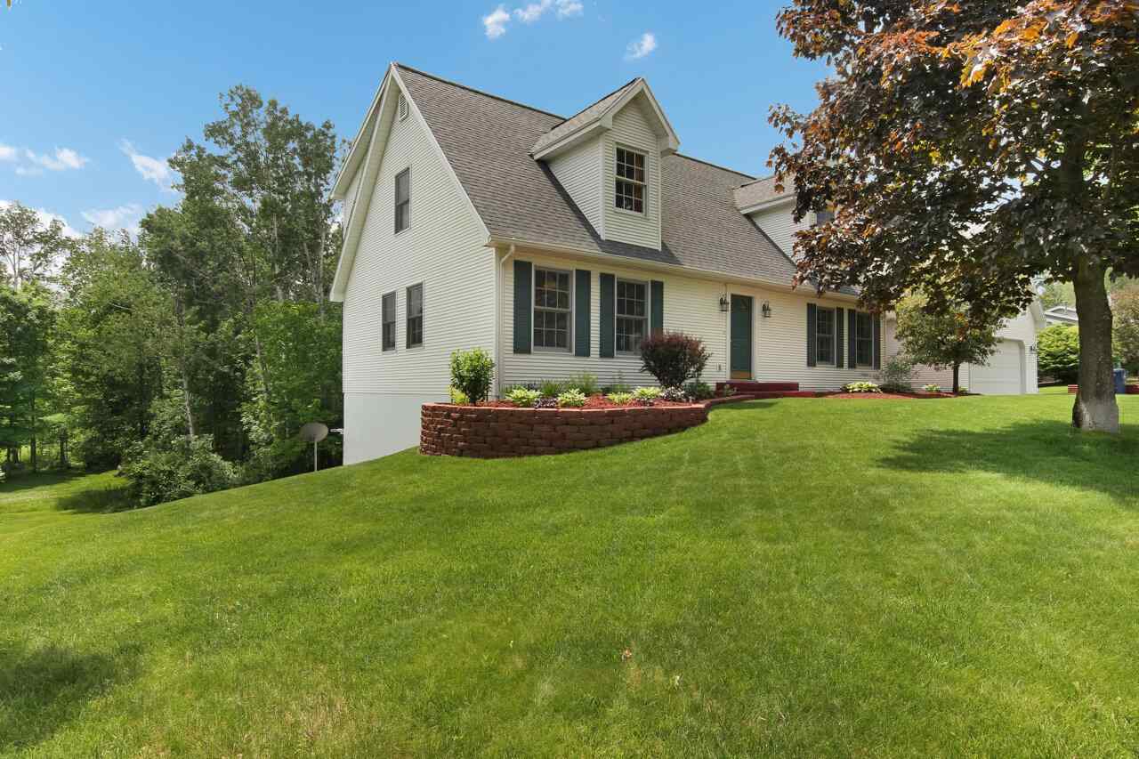 4215 Summerhill Road Traverse City, MI 49684 - Photo 3 of 47 1888593-2.JPG