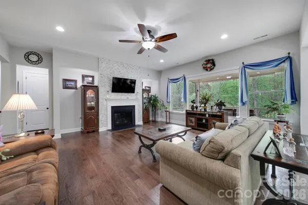$749,900 | 16408 Cozy Cove Road, Charlotte, NC 28278