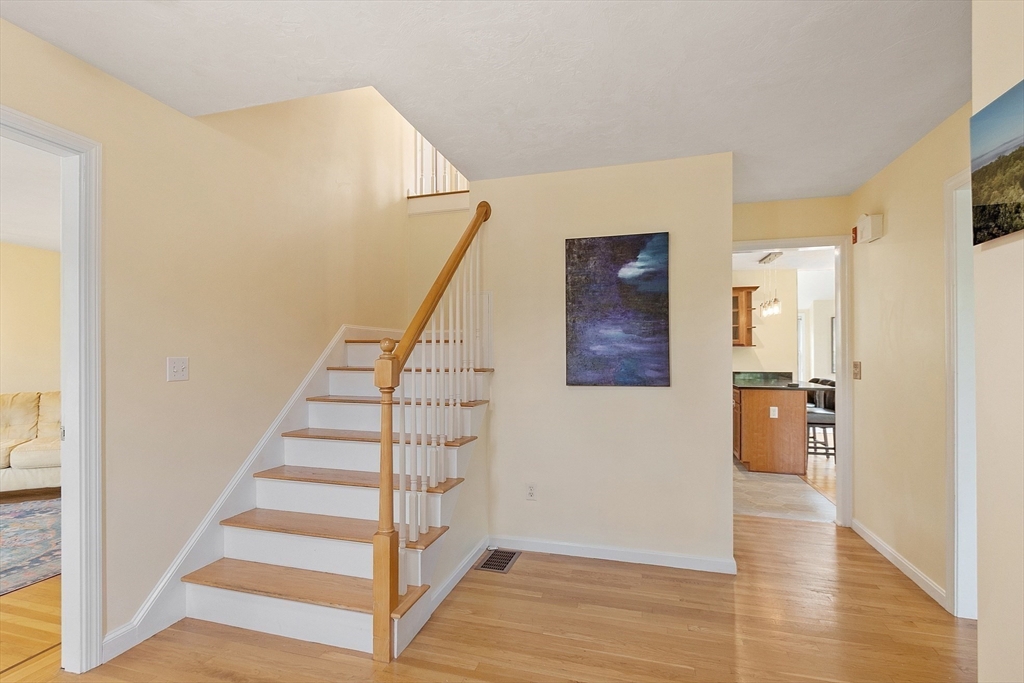 31 Fort Pond Hill Road Littleton, MA 01460 - Photo 4 of 37