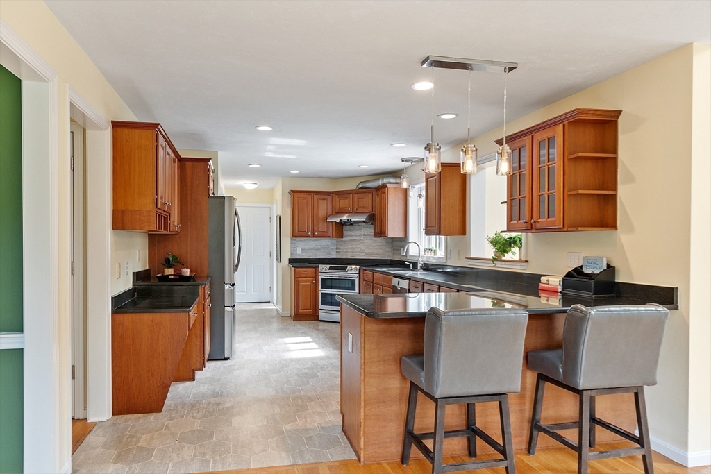 31 Fort Pond Hill Road Littleton, MA 01460 - Photo 5 of 37