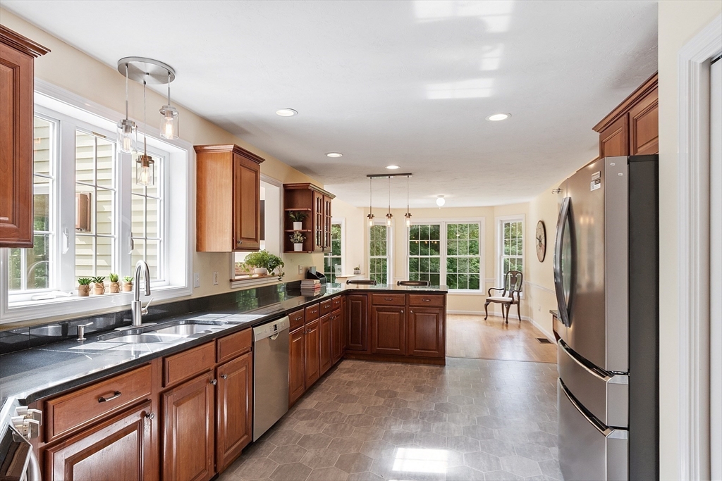 31 Fort Pond Hill Road Littleton, MA 01460 - Photo 7 of 37