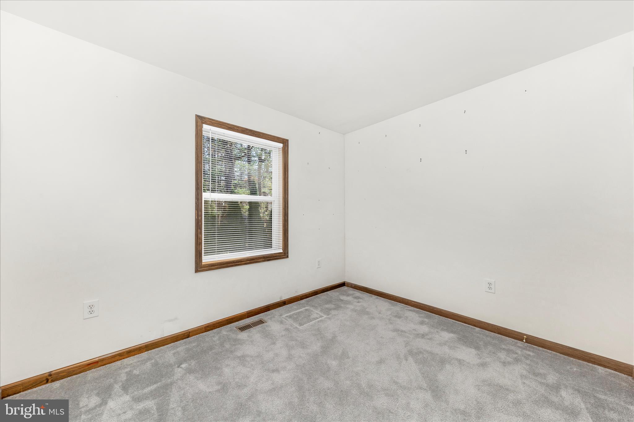7 Colleen Trail Fairfield, PA 17320 - Photo 24 of 47 an empty room with a window