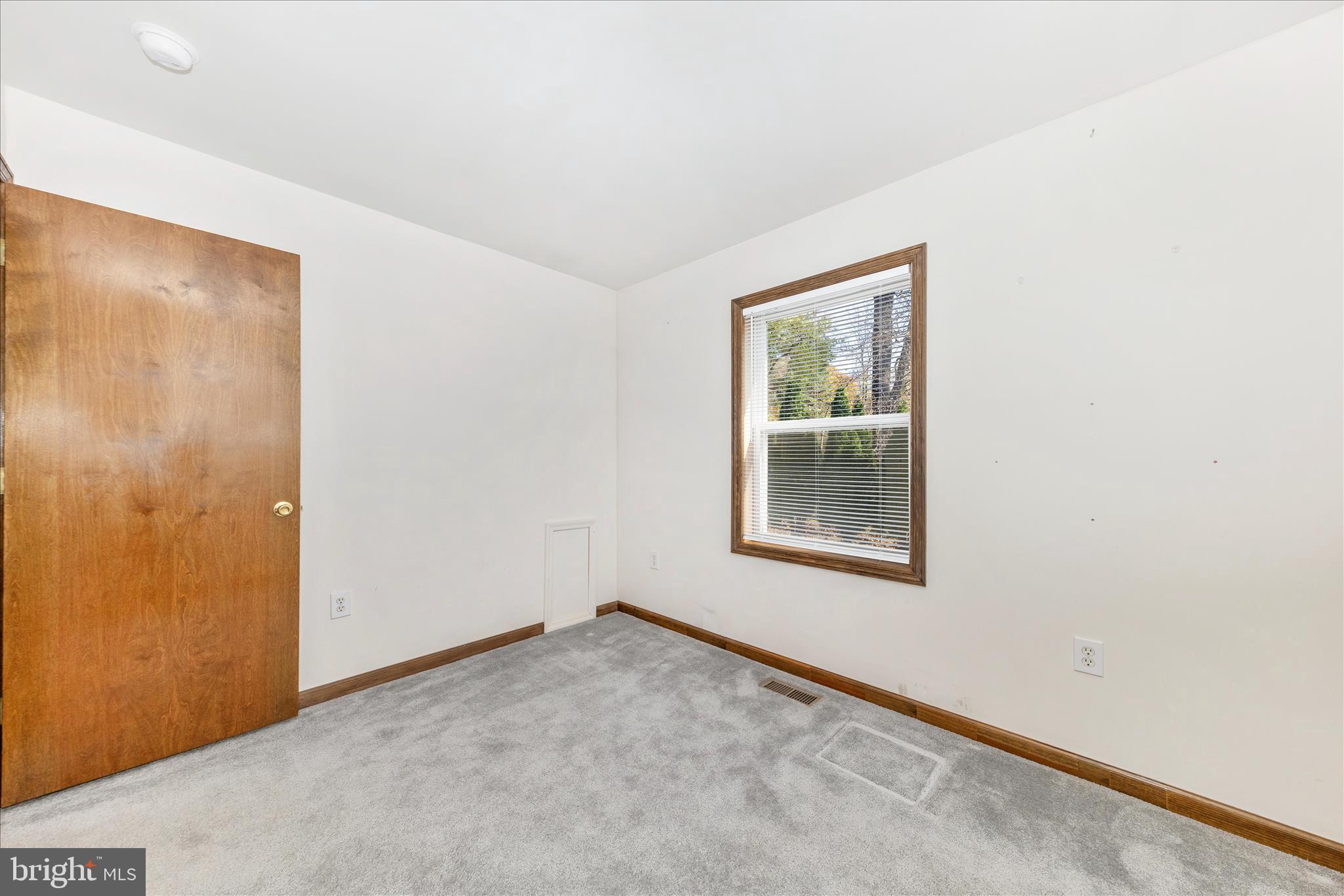 7 Colleen Trail Fairfield, PA 17320 - Photo 25 of 47 an empty room with windows