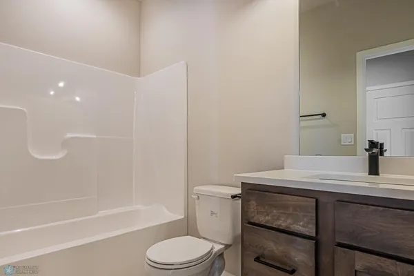 $590,000 | 5868 Ellis Drive West, West Fargo, ND 58078