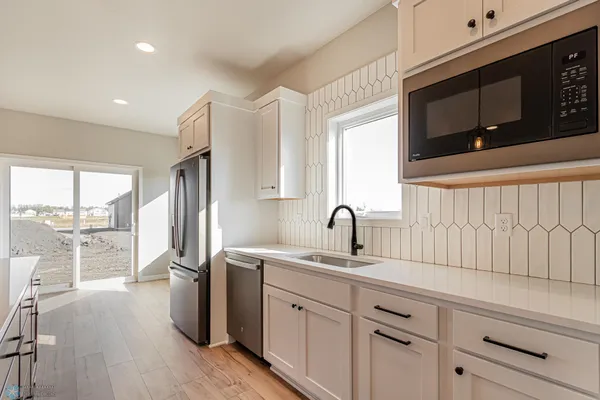 $590,000 | 5868 Ellis Drive West, West Fargo, ND 58078