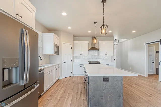 $555,900 | 5868 Ellis Drive West, Horace, ND 58078