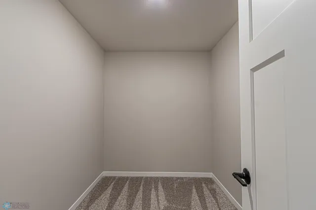 $555,900 | 5868 Ellis Drive West, Horace, ND 58078