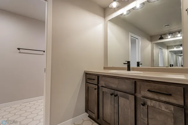 $555,900 | 5868 Ellis Drive West, Horace, ND 58078