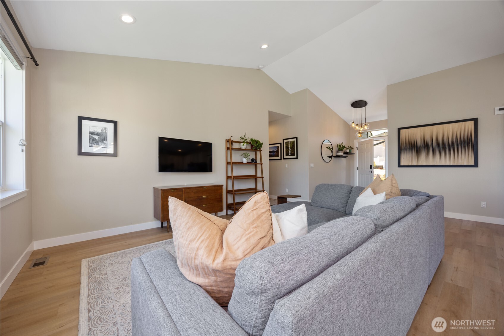 452 Spring View Place Chelan, WA 98816 - Photo 8 of 38 Gallery Image 8