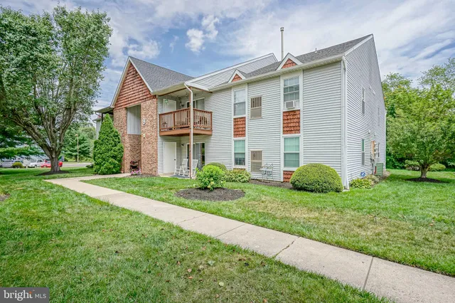 $240,000 | 93 Claire Court, Turnersville, NJ 08012