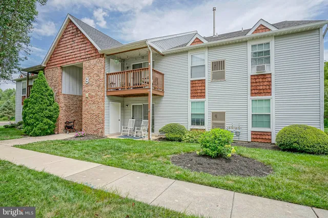 $240,000 | 93 Claire Court, Turnersville, NJ 08012