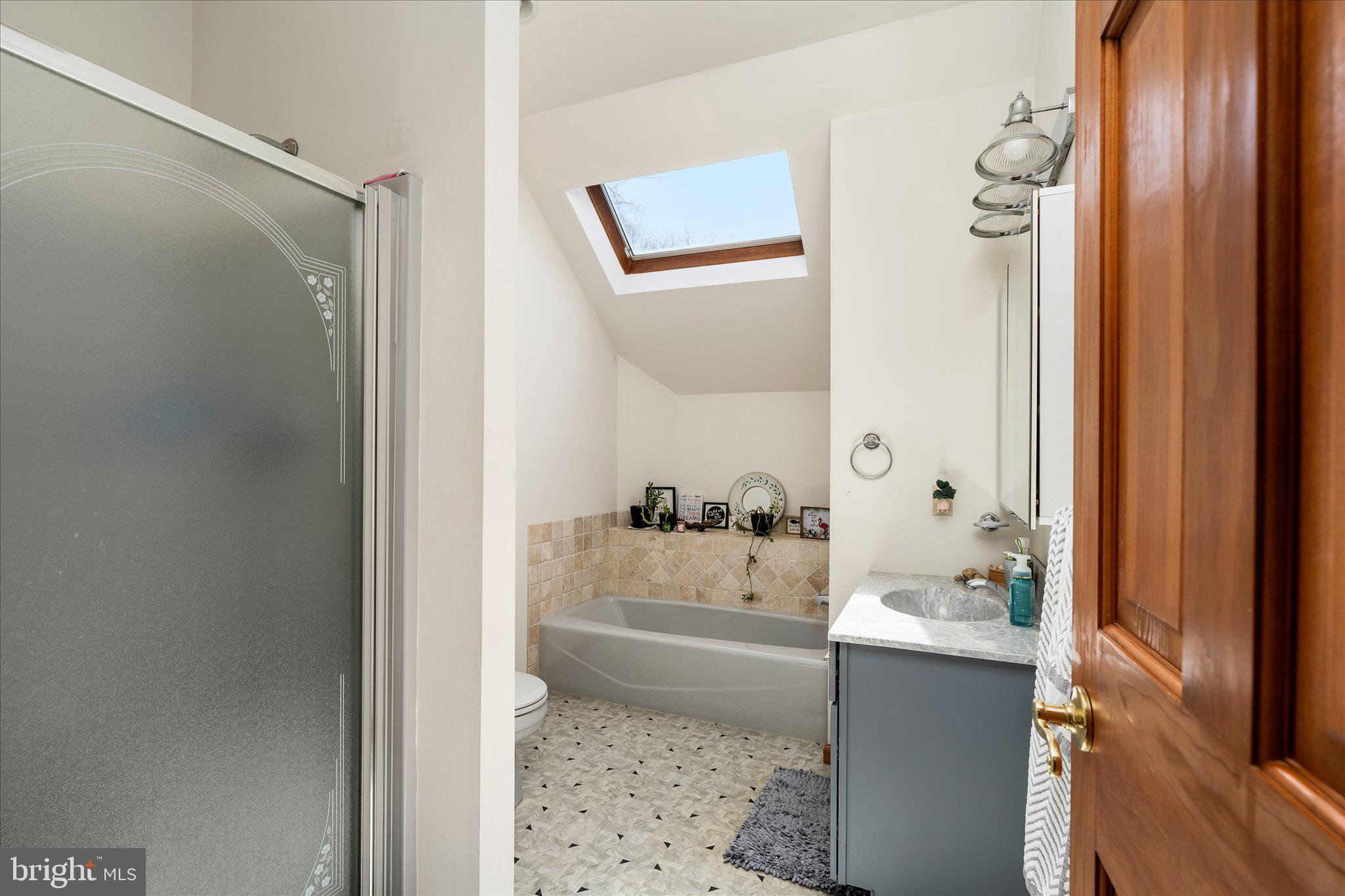 282 Chesterfield Jacobstown Road Wrightstown, NJ 08562 - Photo 35 of 70 a bathroom with a tub shower sink and mirror