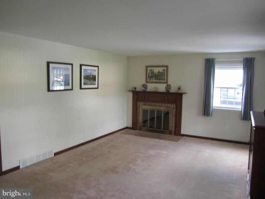 204 Reifsnyder Road Lititz, PA 17543 - Photo 8 of 33