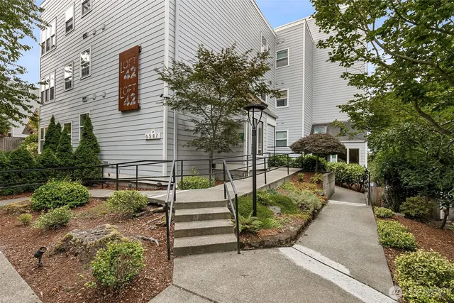$300,000 | 6547 42nd Avenue Southwest, Unit 205, Seattle, WA 98136