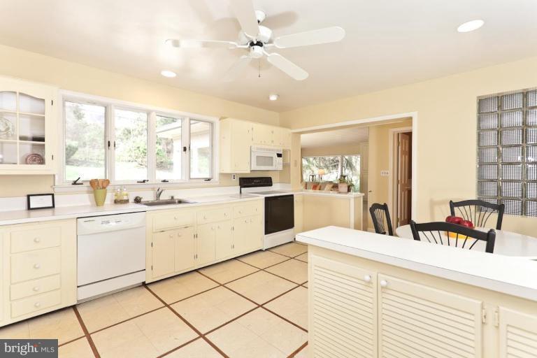 19 Buchanan Road Baltimore, MD 21212 - Photo 11 of 16 Kitchen