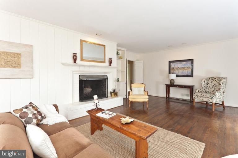 19 Buchanan Road Baltimore, MD 21212 - Photo 12 of 16 Living Room #2
