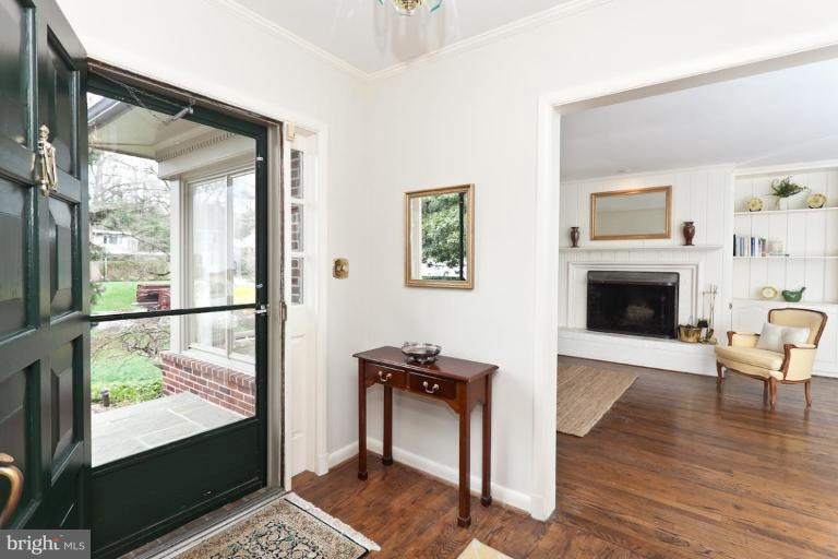 19 Buchanan Road Baltimore, MD 21212 - Photo 4 of 16 Entrance / Foyer
