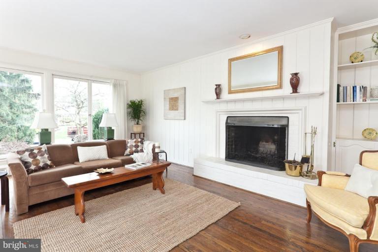 19 Buchanan Road Baltimore, MD 21212 - Photo 6 of 16 Living Room