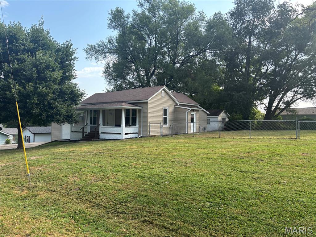 222 3rd Street Winfield, MO 63389 - Photo 2 of 33