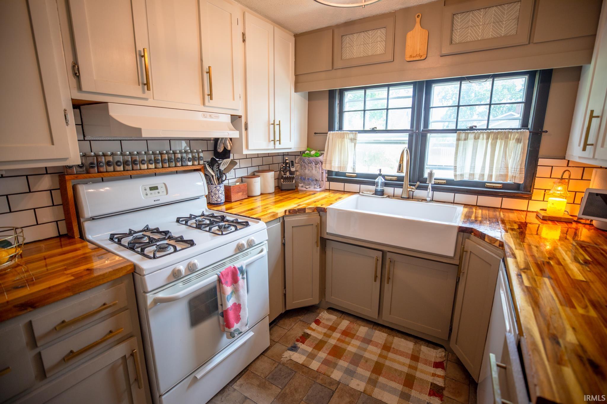 323 Indiana Avenue Argos, IN 46501 - Photo 5 of 24