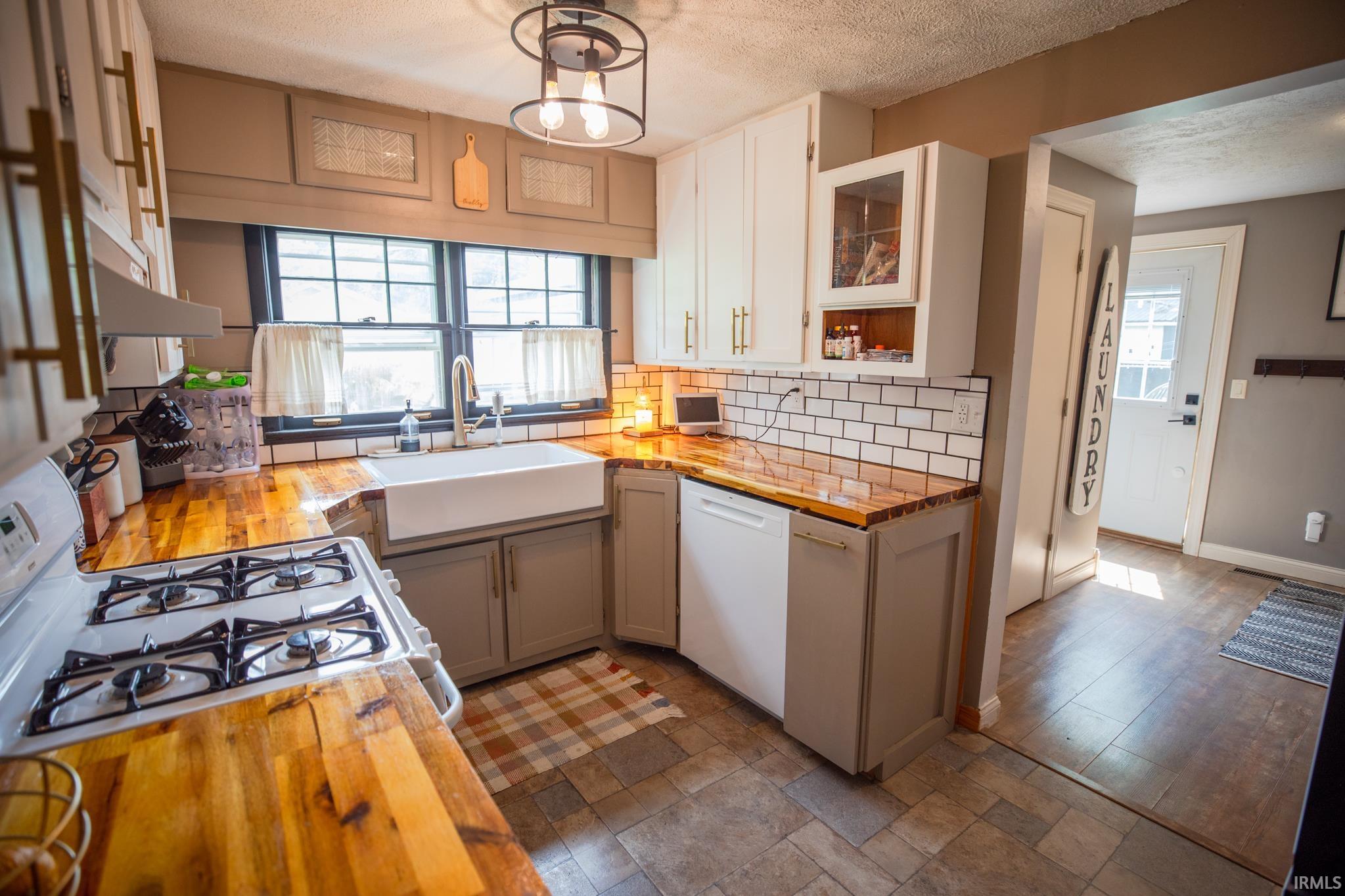 323 Indiana Avenue Argos, IN 46501 - Photo 6 of 24