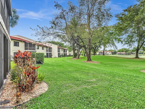 $315,000 | 8410 Casa Del Lago, Boca Raton, FL 33433