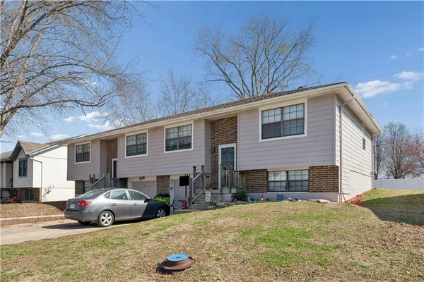 $300,000 | 109-111 Brookridge Drive, Harrisonville, MO 64701