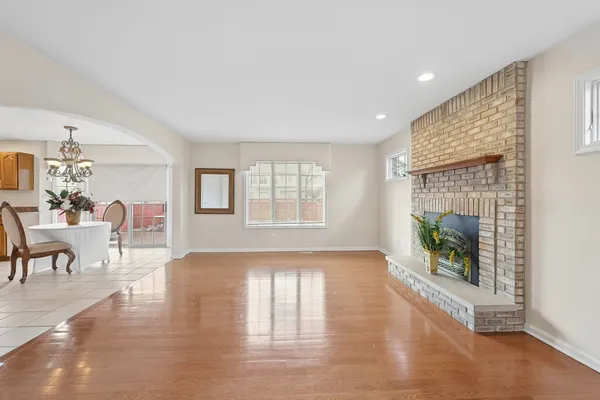 $439,900 | 18036 Crystal Lane, Lansing, IL 60438