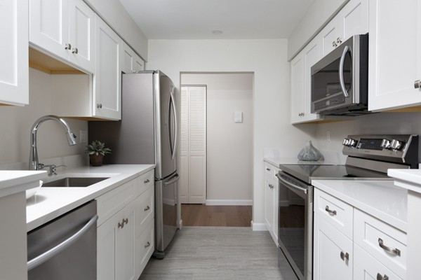 14 Beal's Cove Road, Unit A Hingham, MA 02043 - Photo 3 of 14 Gallery Image 3