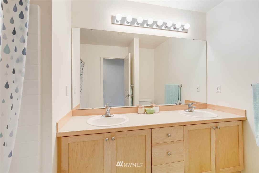 27555 Maple Ridge Way Southeast Maple Valley, WA 98038 - Photo 17 of 25 a bathroom with a sink and a mirror