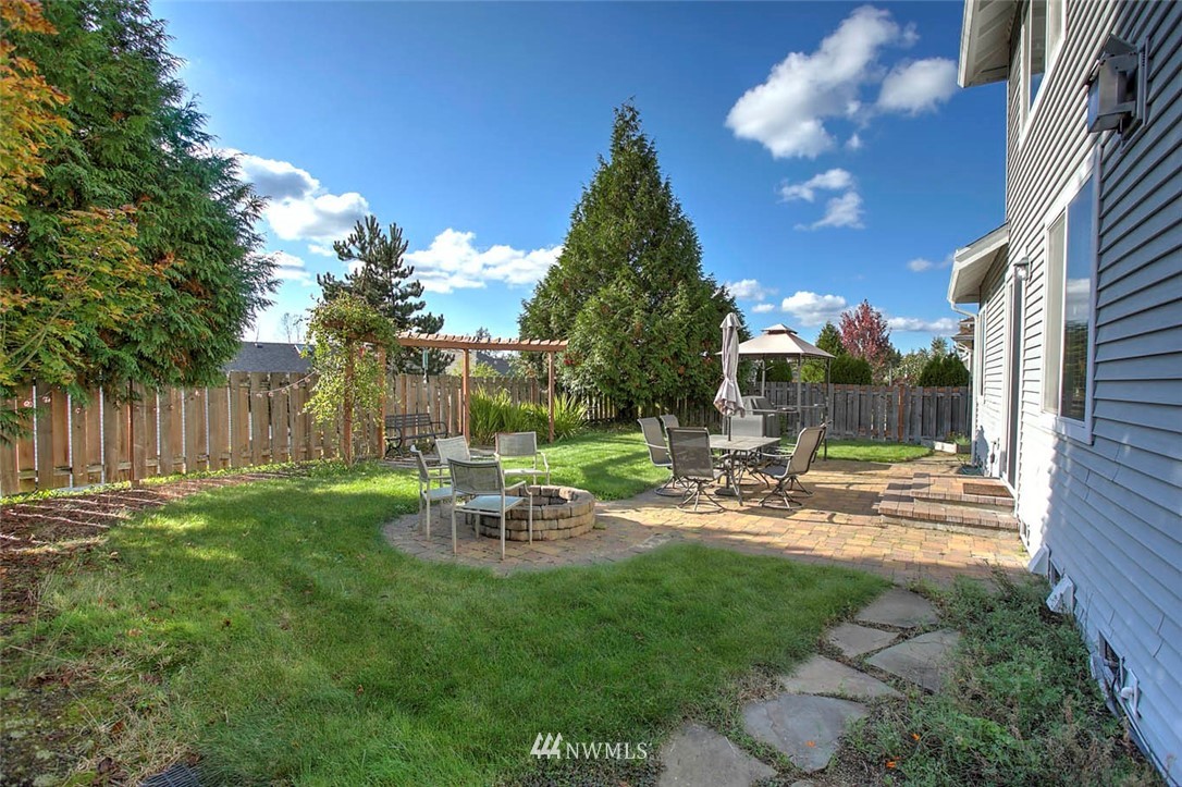 27555 Maple Ridge Way Southeast Maple Valley, WA 98038 - Photo 21 of 25 a view of a backyard with sitting area