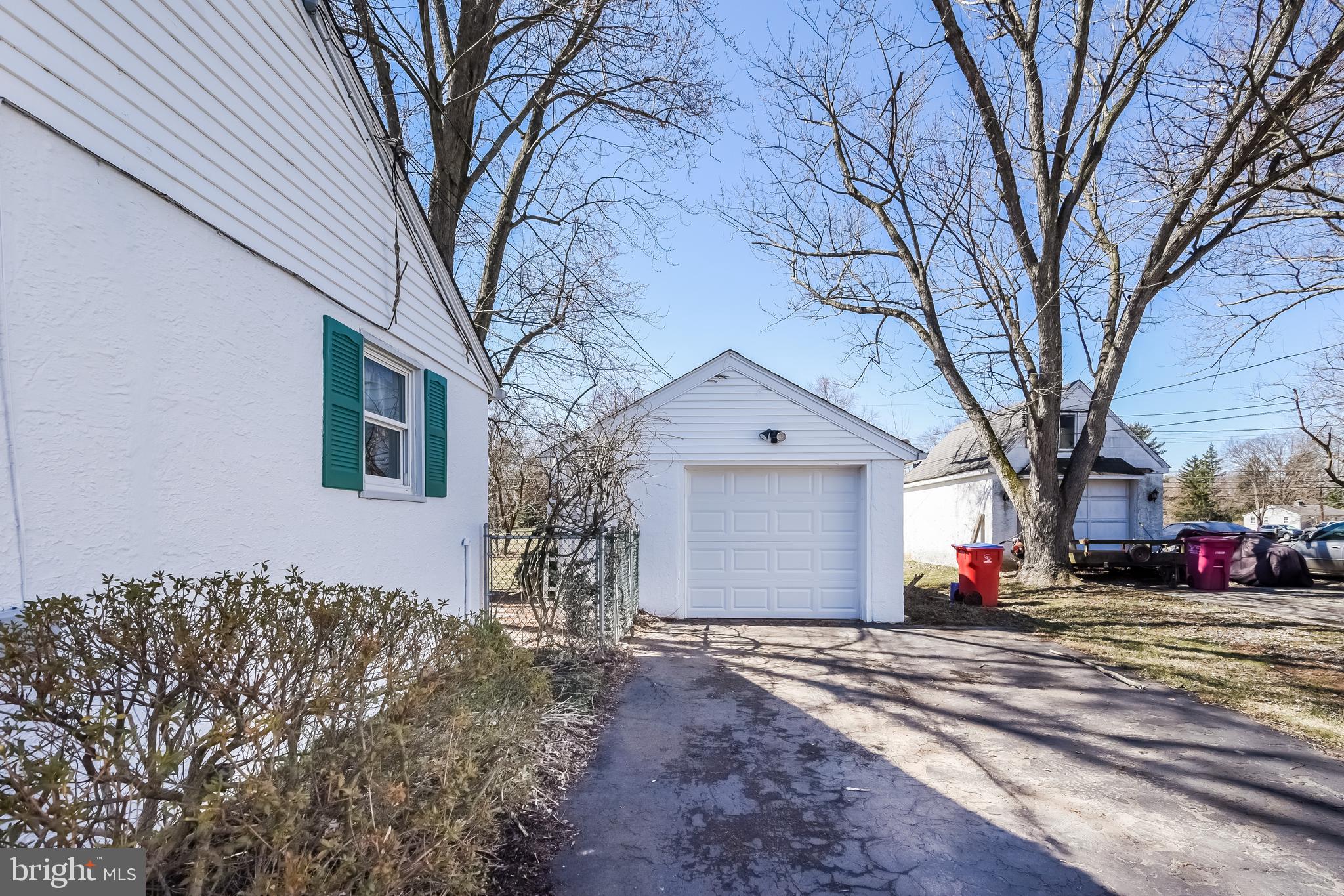 1035 Thrush Lane Audubon, PA 19403 - Photo 4 of 17