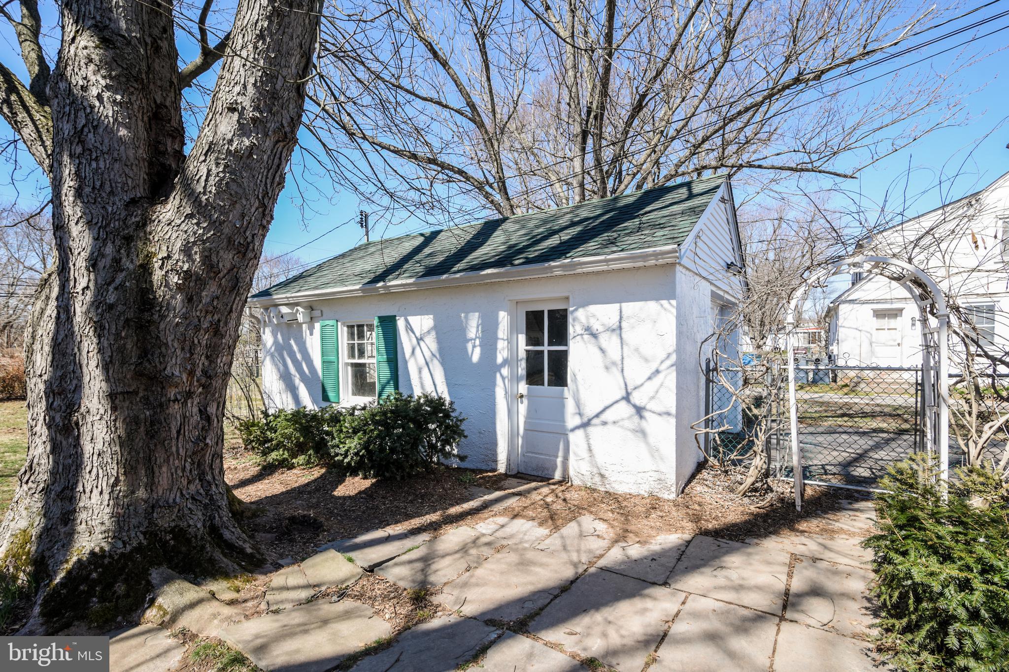 1035 Thrush Lane Audubon, PA 19403 - Photo 5 of 17