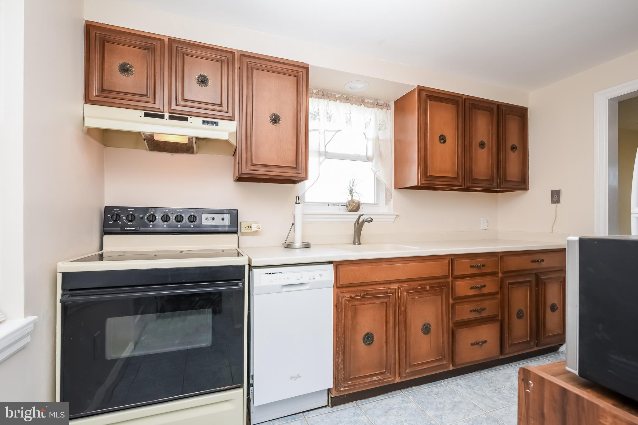 1035 Thrush Lane Audubon, PA 19403 - Photo 10 of 17