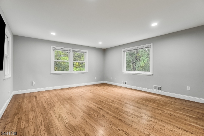 27 Dogwood Road Morris Plains, NJ 07950 - Photo 11 of 25