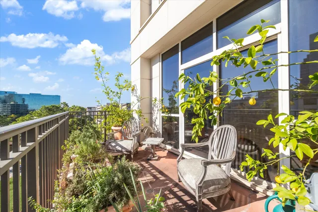 $1,275,000 | 511 South Post Oak Lane, Unit 6D, Houston, TX 77056