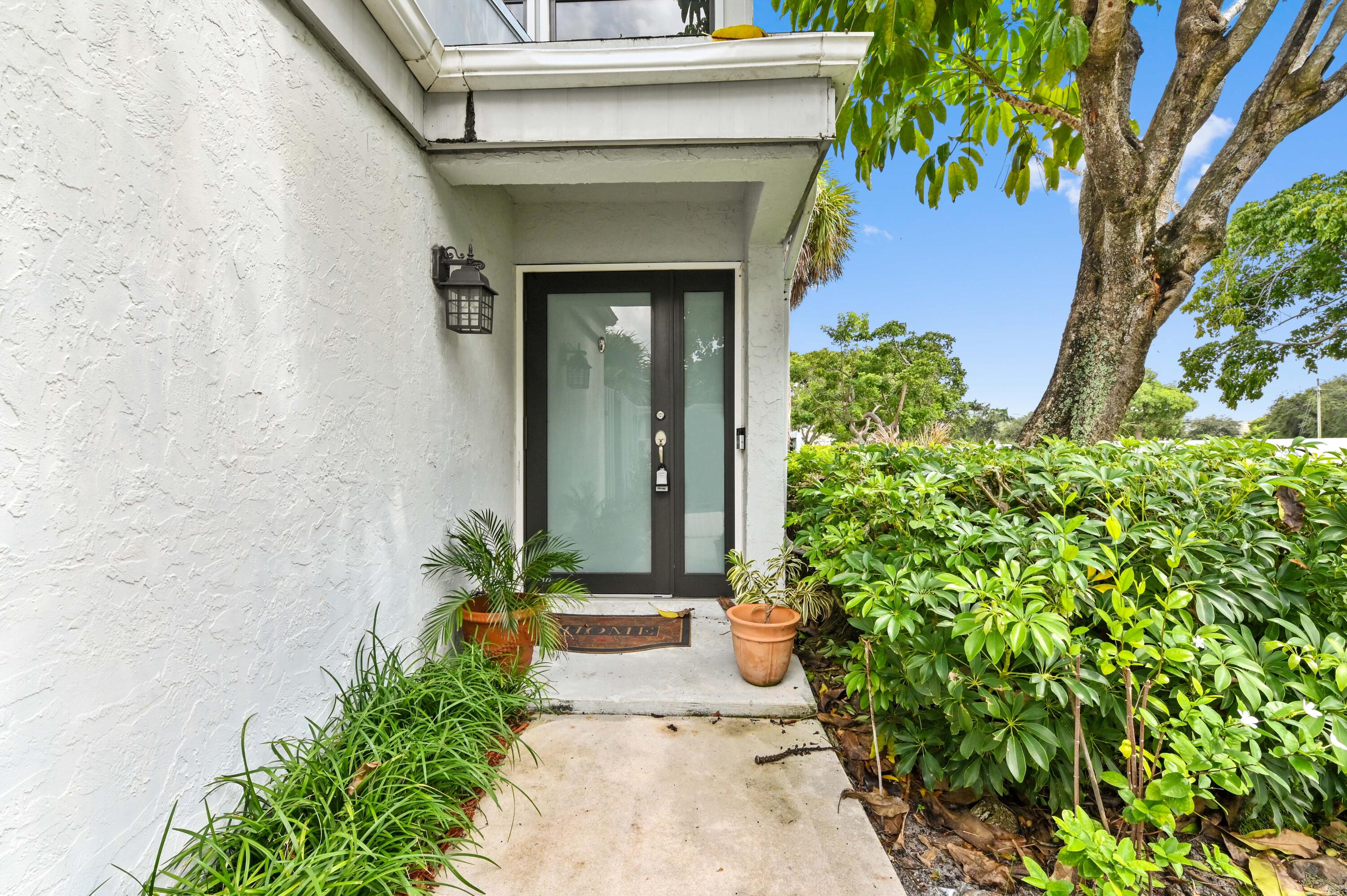 271 Northwest 15th Street Boca Raton, FL 33432 - Photo 4 of 35 04 Entry 02