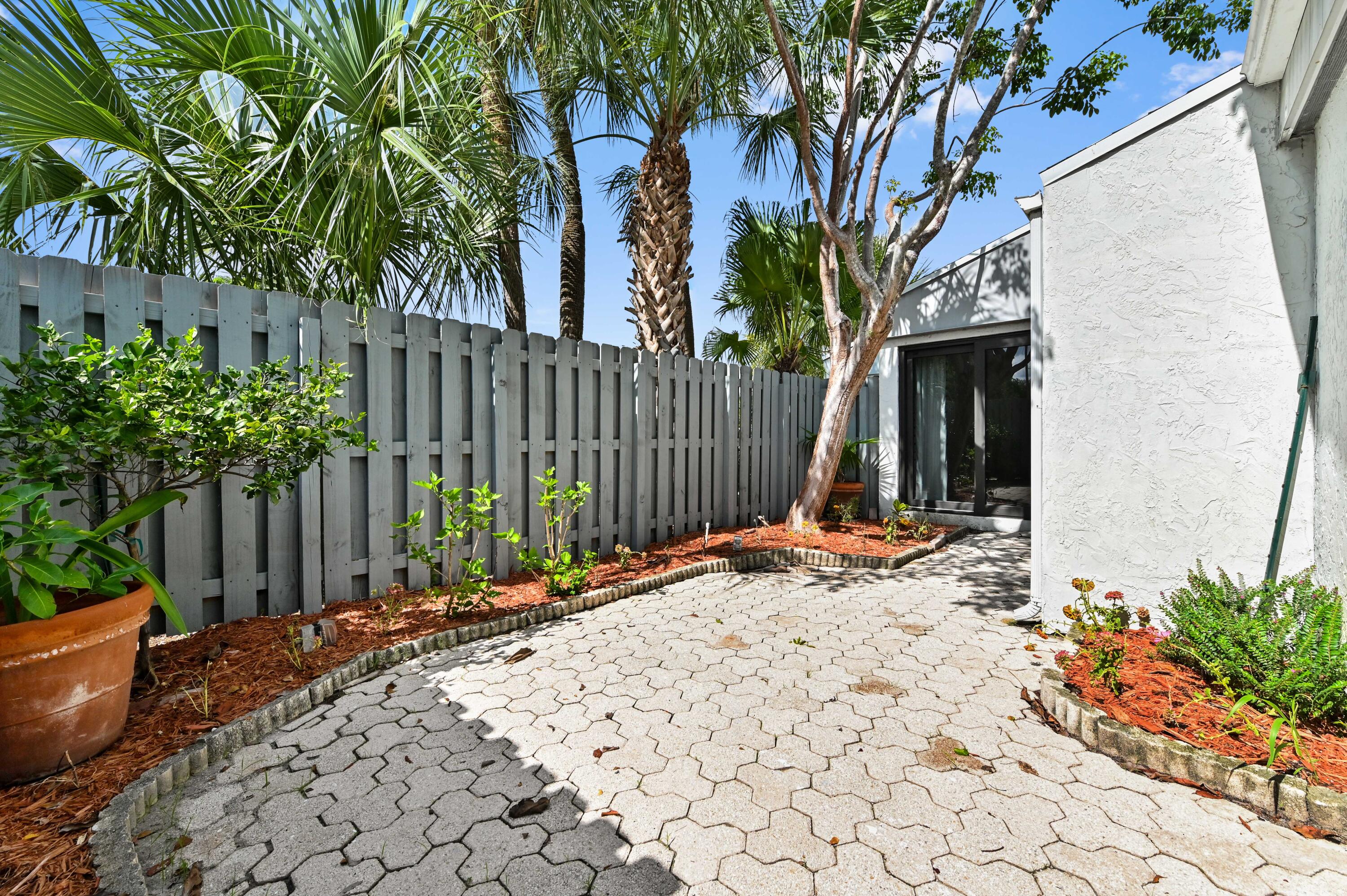 271 Northwest 15th Street Boca Raton, FL 33432 - Photo 7 of 35 07 patio 03