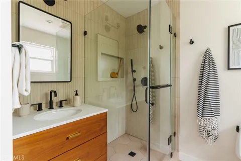 $1,325,000 | 135 Anita Drive, Pasadena, CA 91105