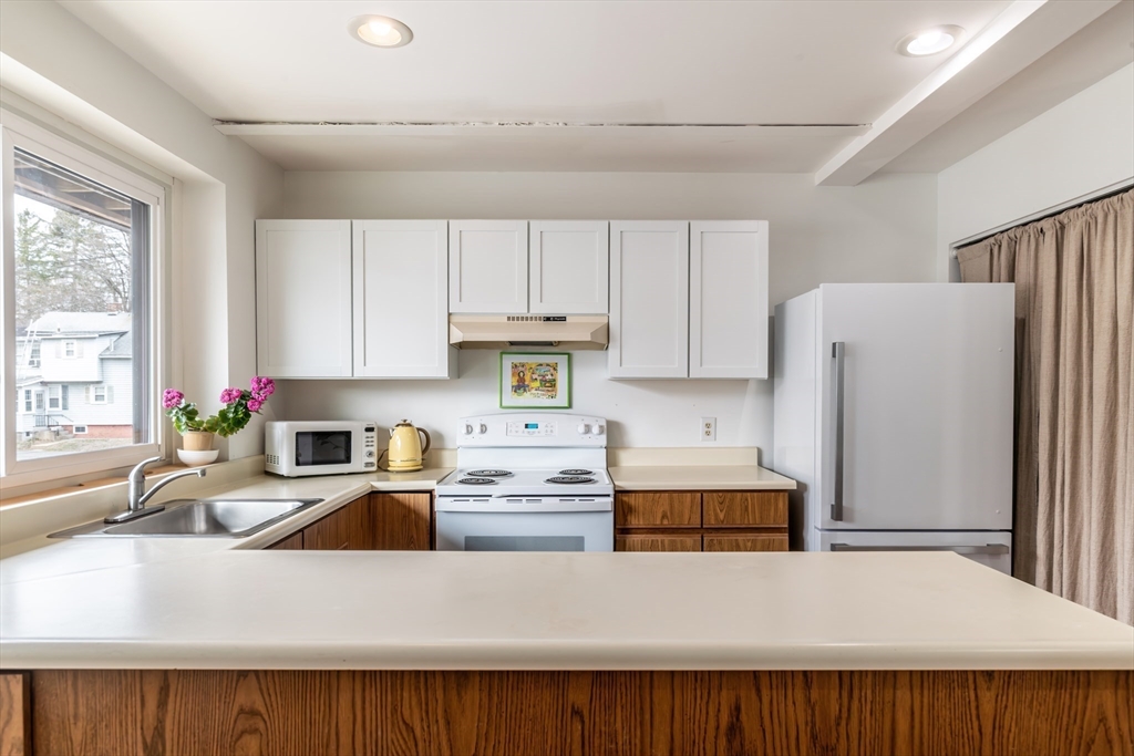 267 Locust Street, Unit 2M Northampton, MA 01062 - Photo 11 of 15 Gallery Image 11
