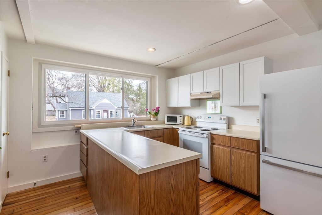 267 Locust Street, Unit 2M Northampton, MA 01062 - Photo 12 of 15 Gallery Image 12
