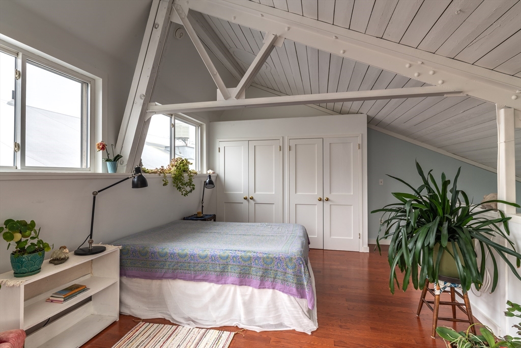 267 Locust Street, Unit 2M Northampton, MA 01062 - Photo 3 of 15 Gallery Image 3
