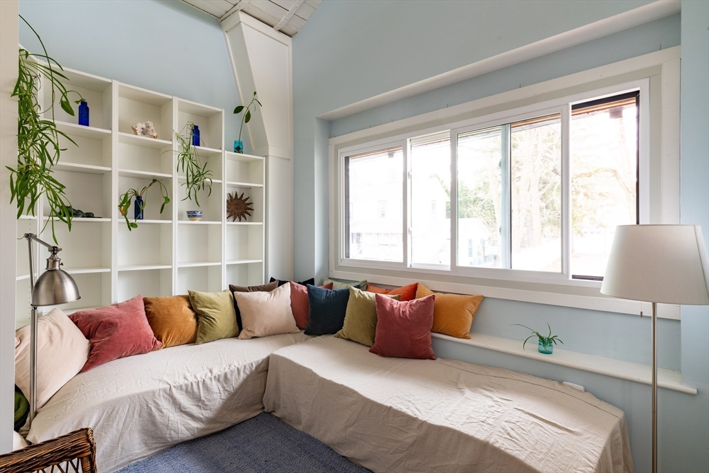 267 Locust Street, Unit 2M Northampton, MA 01062 - Photo 6 of 15 Gallery Image 6