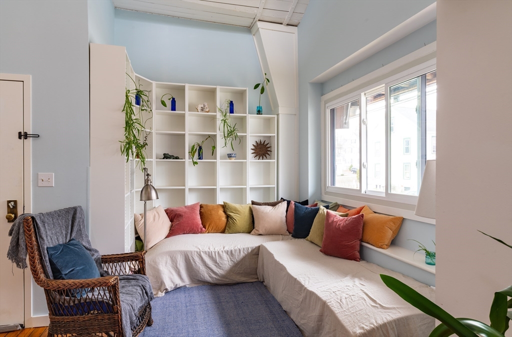 267 Locust Street, Unit 2M Northampton, MA 01062 - Photo 7 of 15 Gallery Image 7