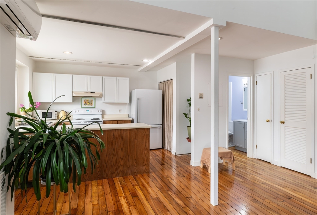 267 Locust Street, Unit 2M Northampton, MA 01062 - Photo 8 of 15 Gallery Image 8